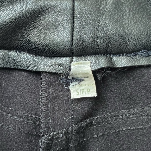 Black leather pants - Picture 2 of 2